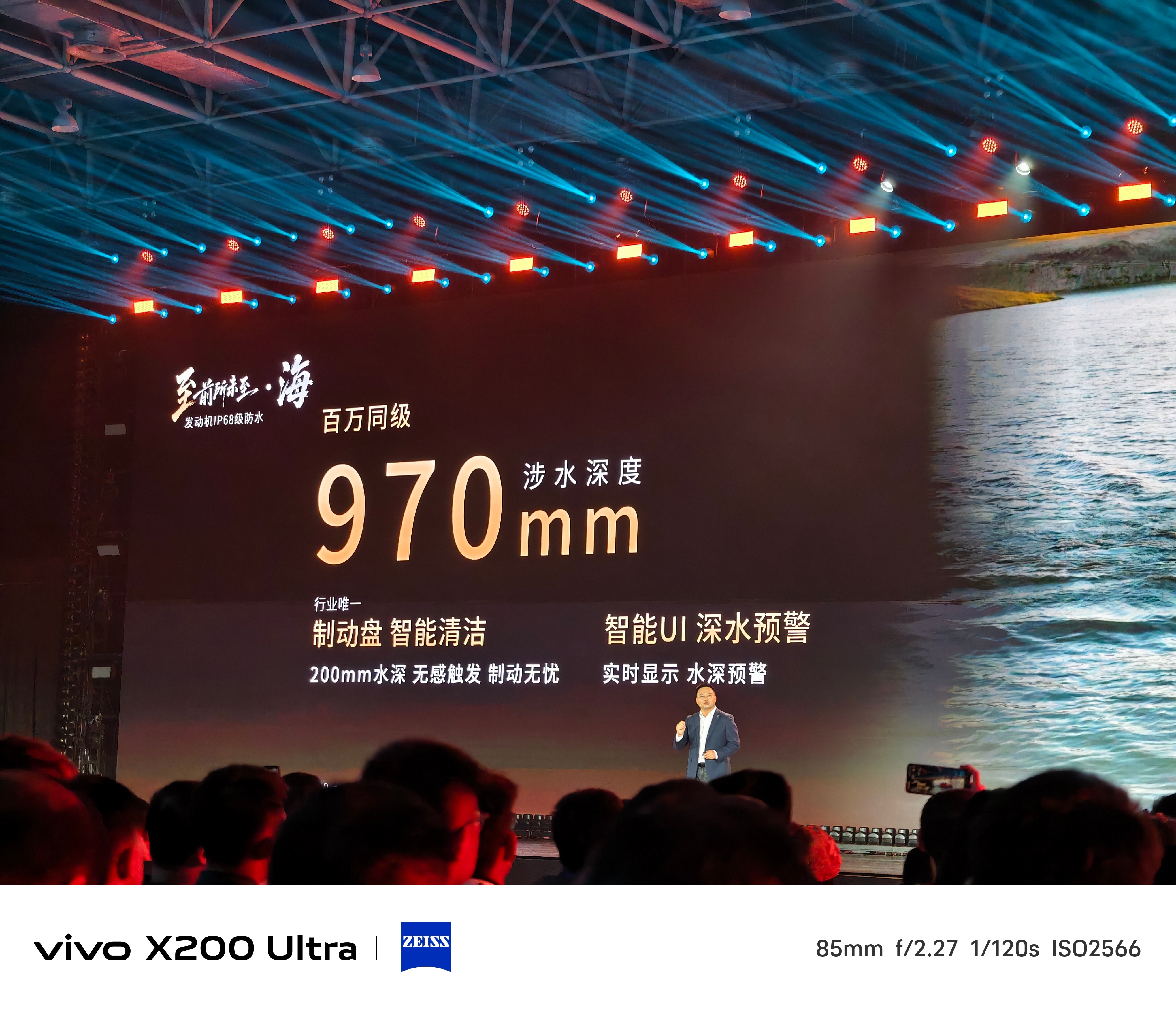 纵横G700这个车的细节亮点很多比如油箱100L，户外越野，就不用副油箱了，满油