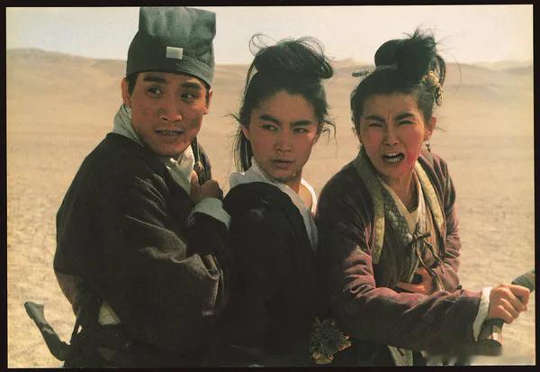 「来，为这个没名没姓的年代干杯！」1992年8月27日，《新龙门客栈》上映。 ​