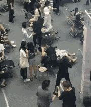“成功学现场的疯狂景象！”