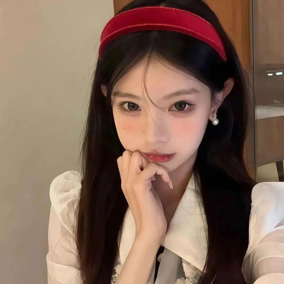 红色是自带氛围感的浪漫密码🍓              𝙒𝙚𝘾𝙝𝙖?