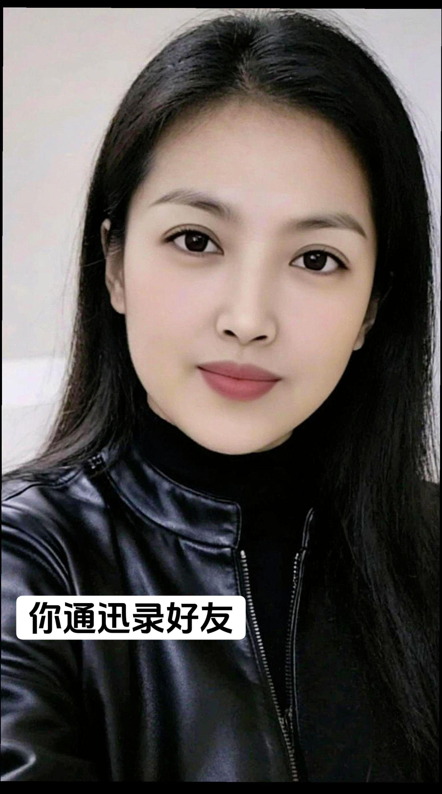 颜值随拍穿搭优雅气质AI皮衣自拍