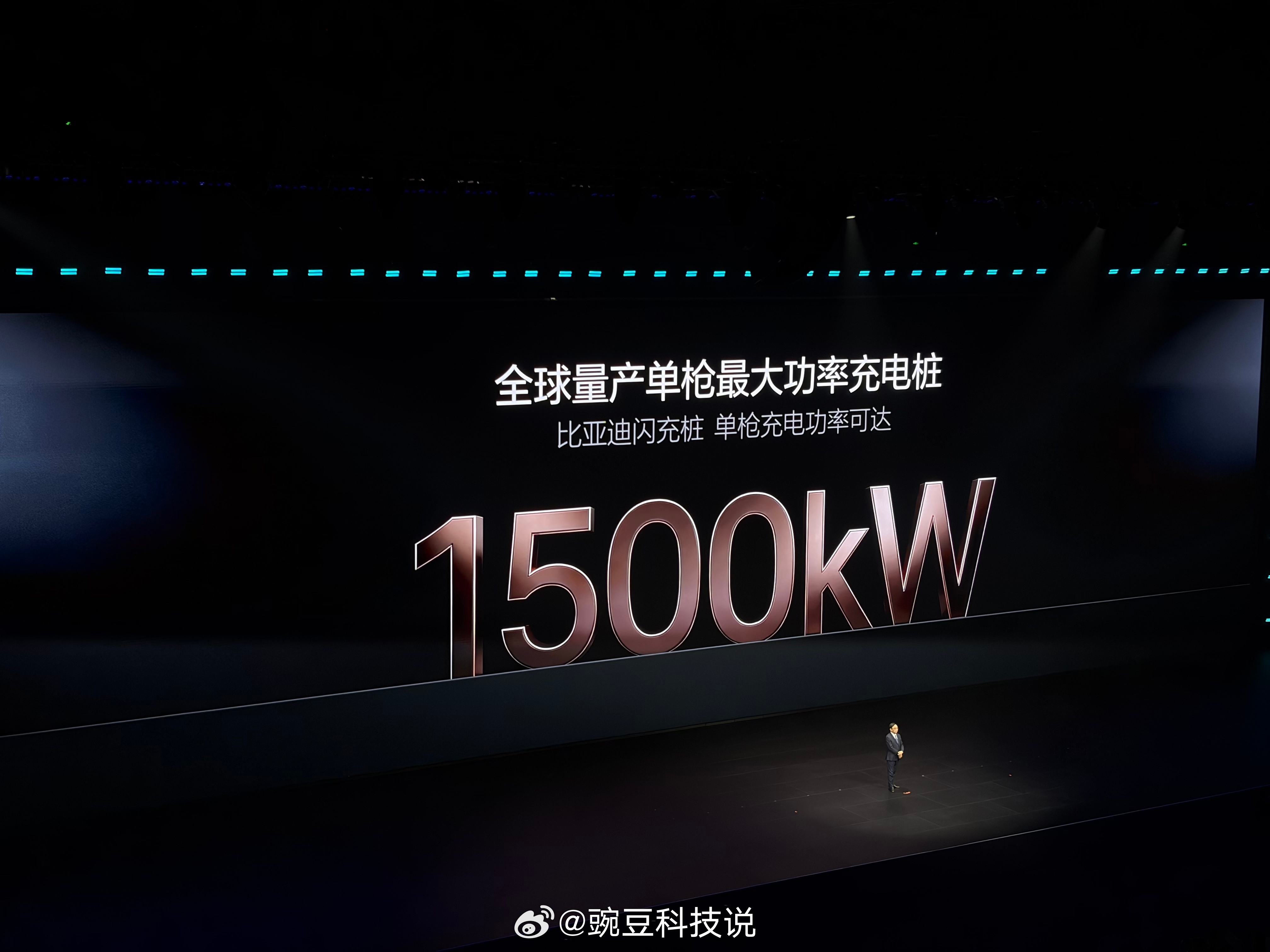 说实话，这次真的有点被震撼到。第二代刀片电池+闪充技术直接把补能速度拉到新高度。