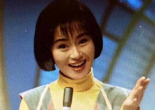 1999年，鞠萍向丈夫提出了离婚，丈夫却提出孩子和钱只能带走一样，鞠萍一听就知道