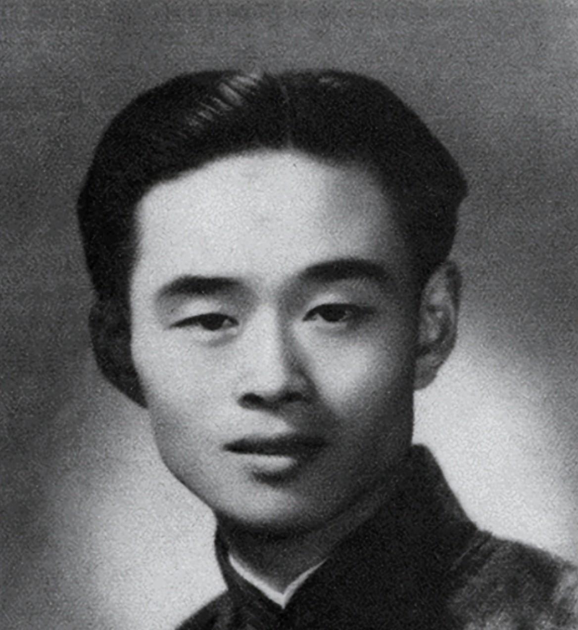 她与他携手走过十年恋爱，两年婚姻却早早分离，守寡五十三载从未再嫁，只为这份深情