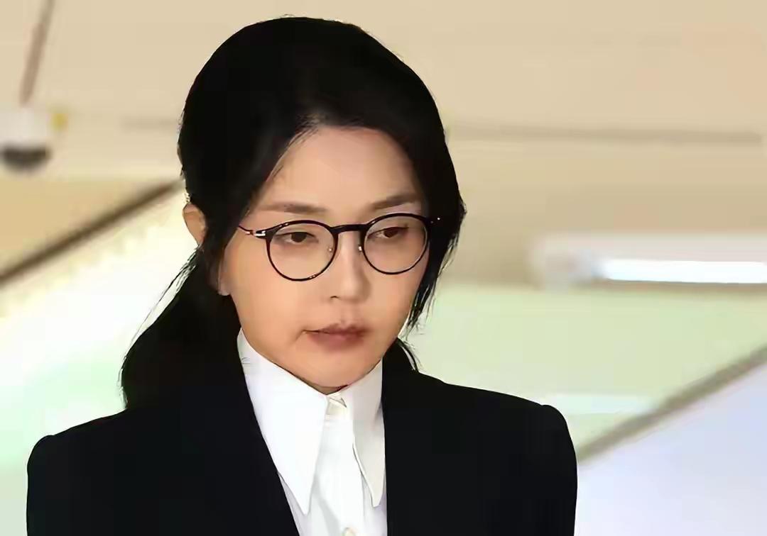 尹锡悦“无罪”，金建希慌了！
半岛第一深情尹锡悦赢了，当然，这是他最轻的一个诉讼