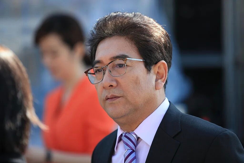 水均益北京排队充电被一眼认出 北京街头的普通充电日常，折射出国产高端新能源崛起的