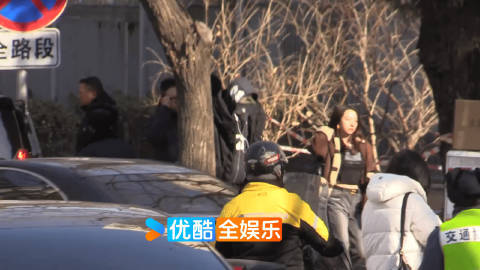 范丞丞现身春晚第四次联排范丞丞春晚第四次联排路透 范丞丞春晚第四次联排路透 