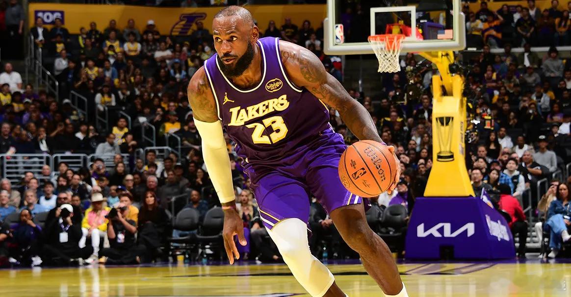 詹姆斯：我的状态越来越好 晋级淘汰赛让全队欢欣鼓舞北京时间11月26日，NBA杯