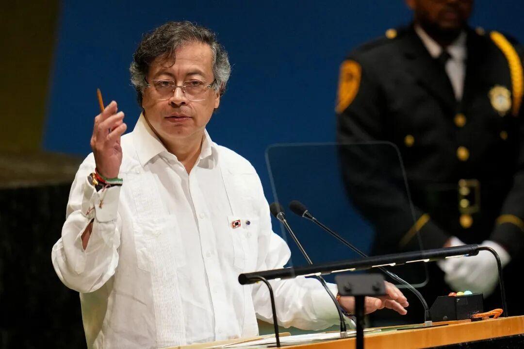 国际局势：
          世界上最勇敢的小国总统＿哥伦比亚总统（佩特罗），