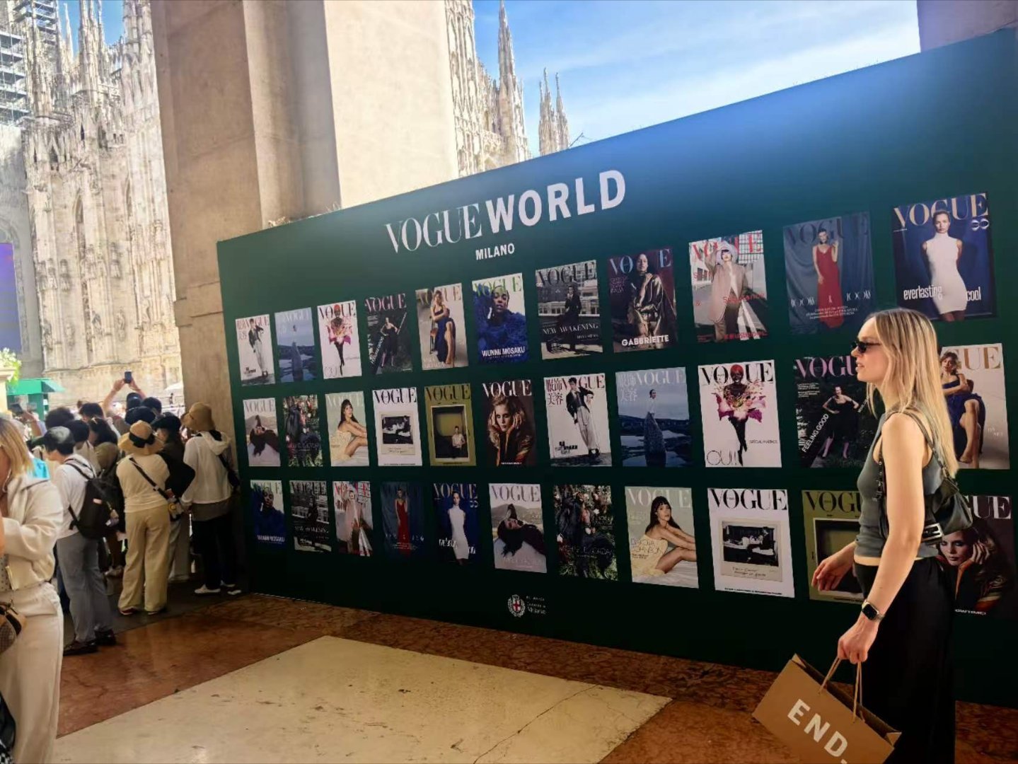 Vogue World米兰展览墙，一眼就看到肖战了！肖战太牛了！肖战角色之外vo