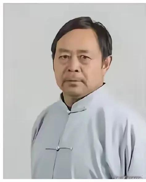 #记录秋日生活点滴#马保国还真的是一位人才！
大家都取笑他。但挨揍、表演还真的需