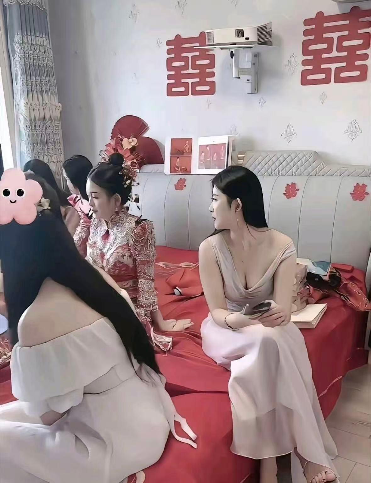 新娘的风头全被伴娘抢走了 ​​​