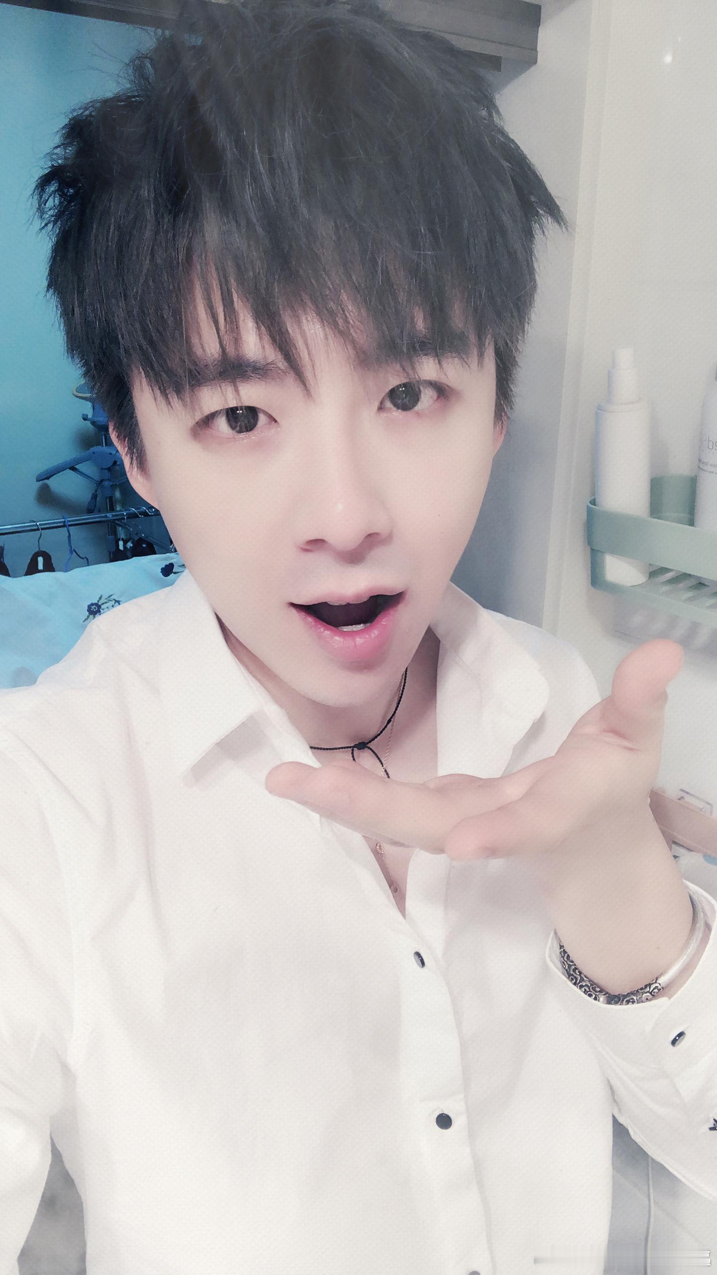 刘宇宁粉丝 我很骄傲 我是刘宇宁粉丝 跟着刘宇宁一路披荆斩棘的走到今天 很幸运 