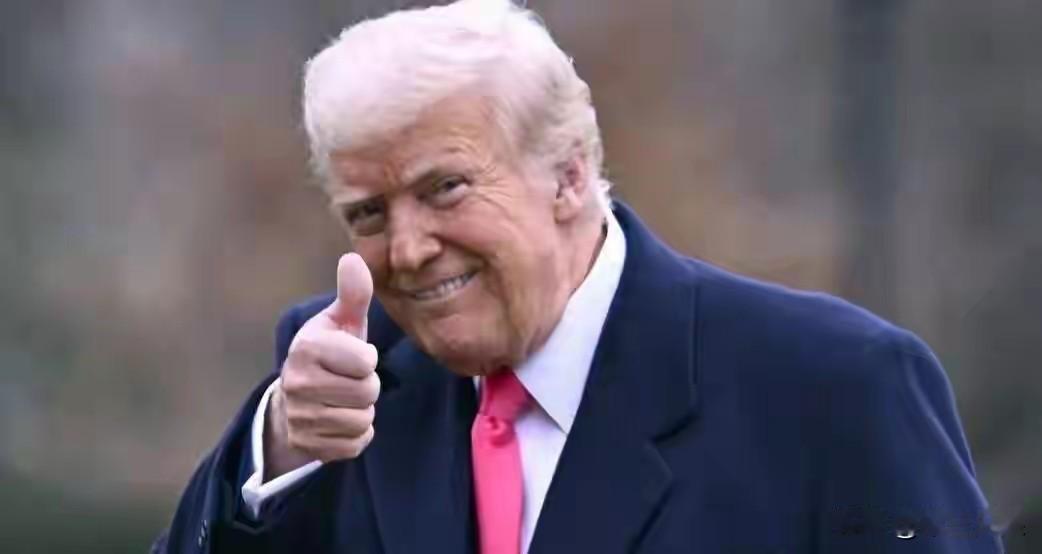 特朗普首先是无奸不商的商人，其次是无事不作的政客，合二为一，就是商人政客或政客商