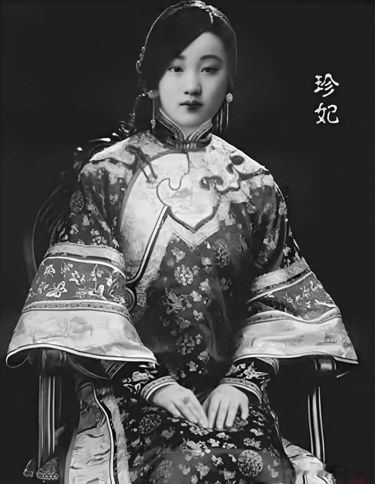 来看看历史名人珍妃的真实容貌！AI的复原展示了她的真实样貌，确实漂亮得令人叹为观