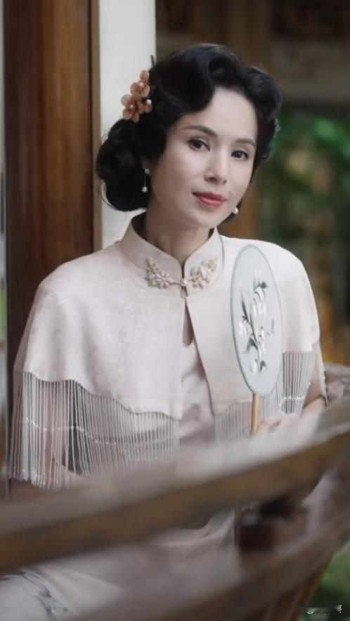 蕙质兰心，国色天香。人间绝色，绝代芳华！李若彤