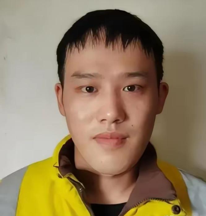 2018年，杭州，21岁的外卖骑手叶阳辉接到了一份特别的配送订单。订单备注中只有