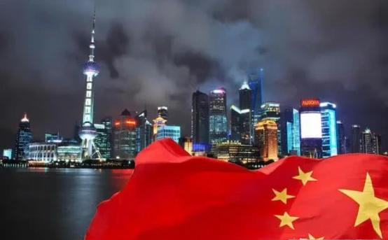 发现一个特别讽刺的规律：但凡中国科技有重大突破，快摸到美国霸权天花板了，第一批跳
