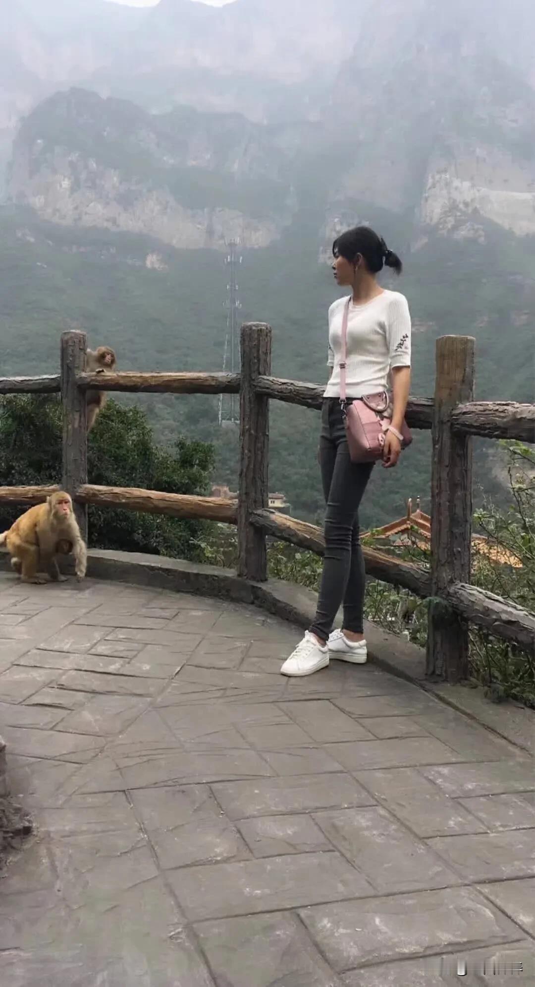 上联:人兴财旺年年好
下联:子孝体康日日安
           (你对下联)