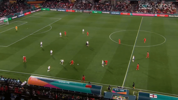 超级超级巨大……巨大的失误？[震惊]这不是绝杀球，而是锦上添花。否则的话，朱钰会