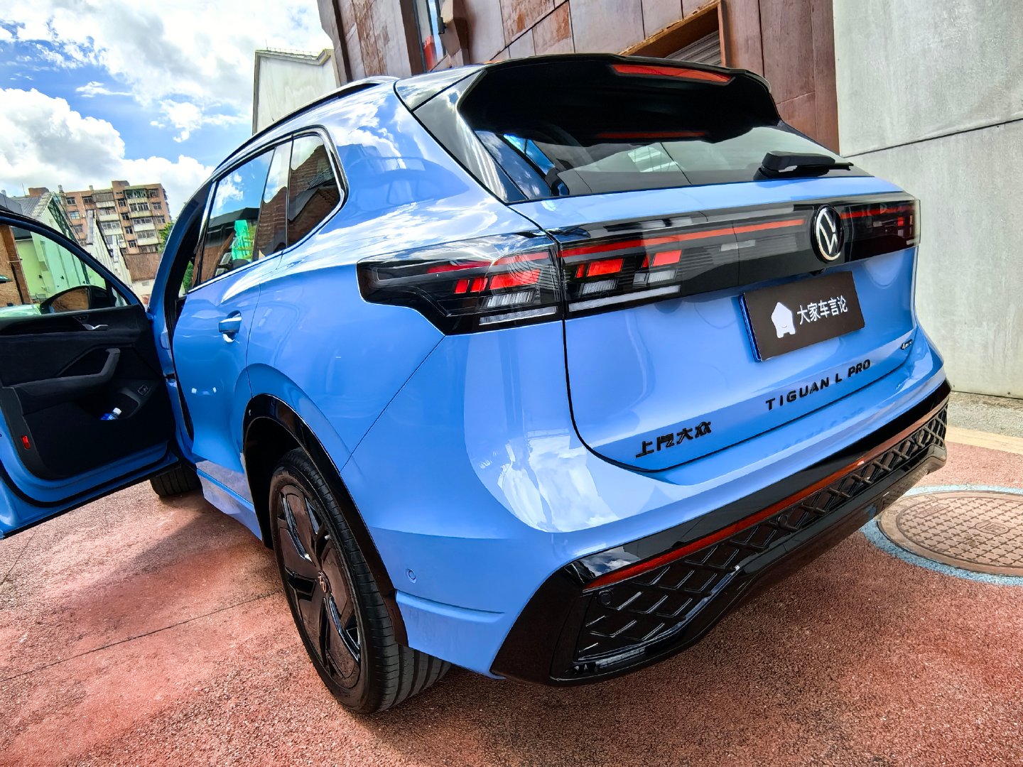 像途观L Pro这样的欧洲中型SUV，装载能力的基本修养是不用担心的[鼓掌] 但