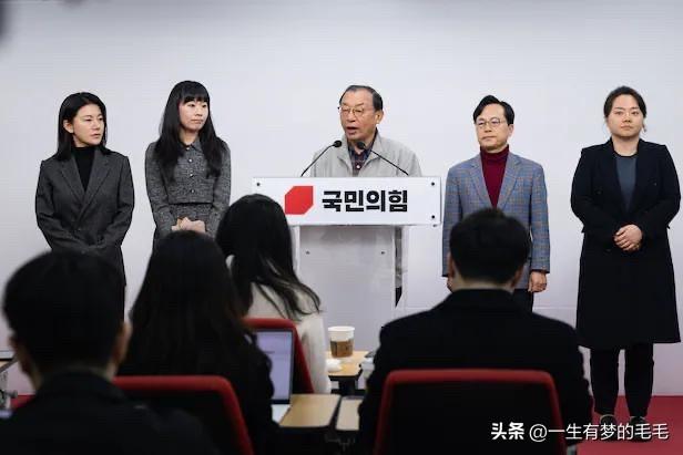 3月9日，韩国国民力量党公推管理委员会主任李廷铉表示：“将继续开放公推报名窗口，