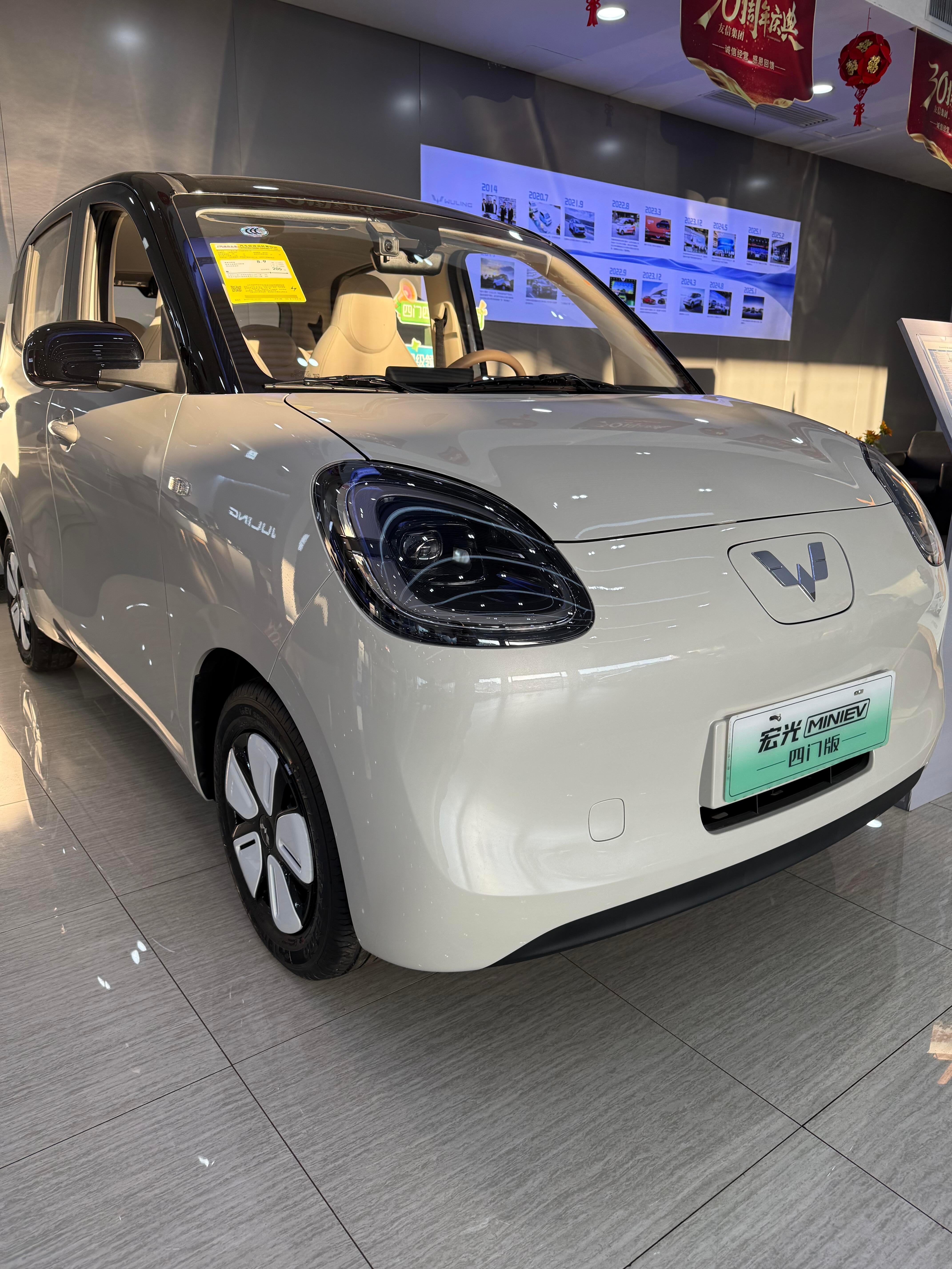 四门版实用性大大提升，接送小孩上下车方便多了，车身小巧在市区穿行停车毫无压力，日