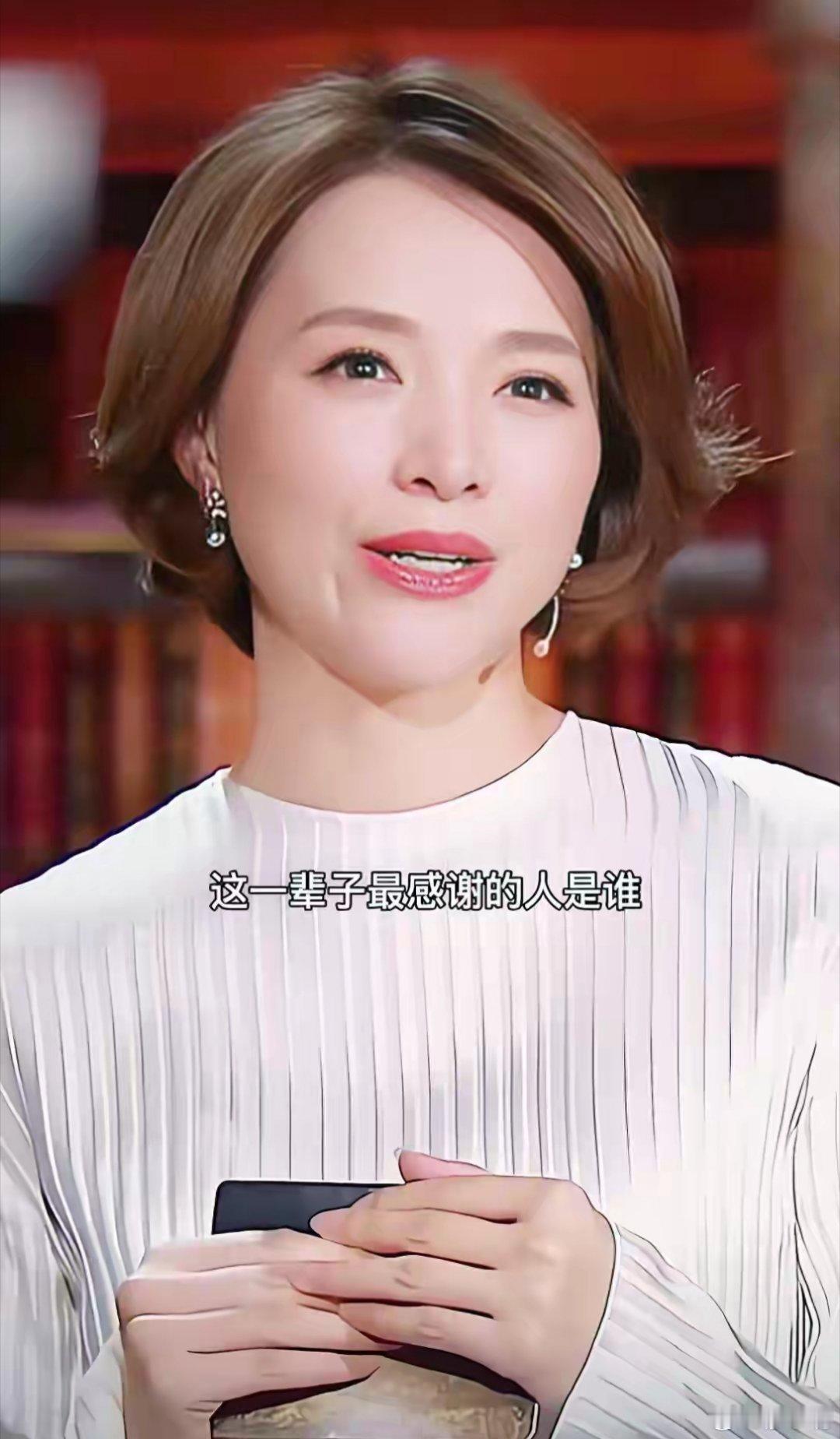 董卿母亲癌症去世怪不得董卿有段时间离开央视，原来是为了照顾病中的妈妈，她是独女。
