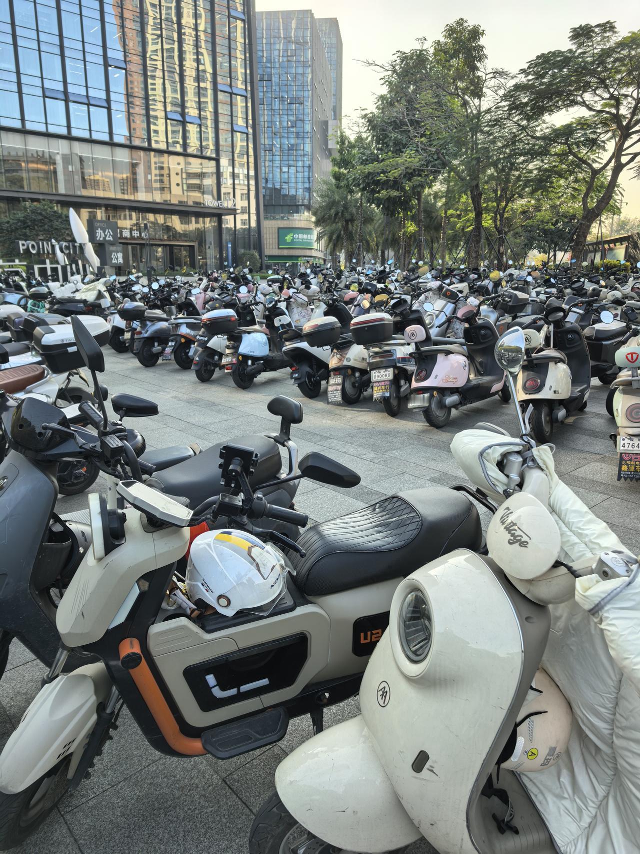 晒图笔记大赛这不电动自行车交易市场，也不是地铁口，这是坂田乐荟中心上班打工族的交