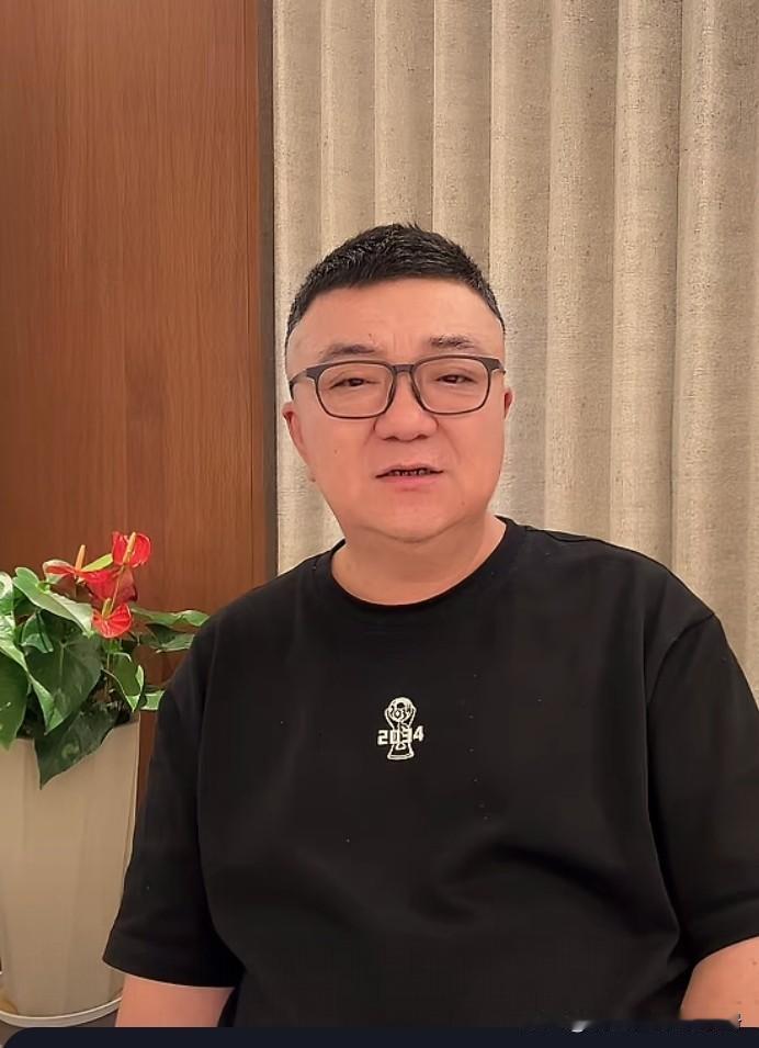登录抖音粉丝超700万。
董路解说世界杯阿根廷与西班牙决赛，赛后，对本场比赛与球
