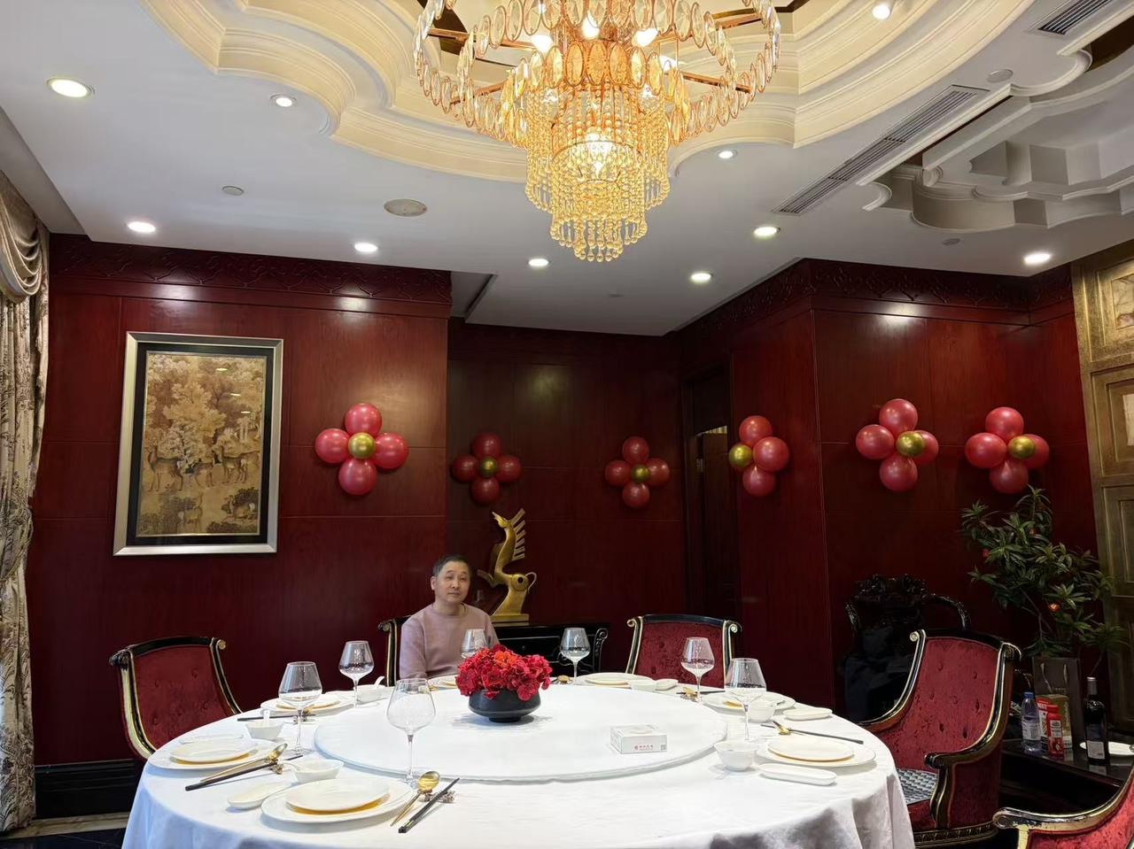 人生没有最好的年龄，只有最好的心态，我们争不过岁月，也跑不过时间，唯有以自己喜欢