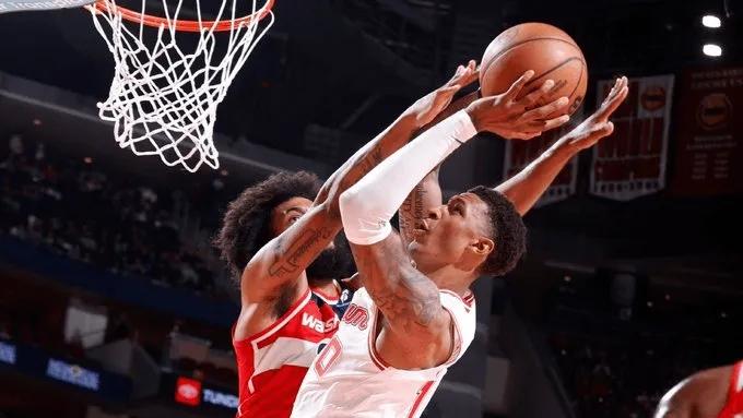 怎么小贾也有伤病了？
刚看到火箭发的小贾因为右膝肌腱伤病，明天跟骑士的比赛出战成