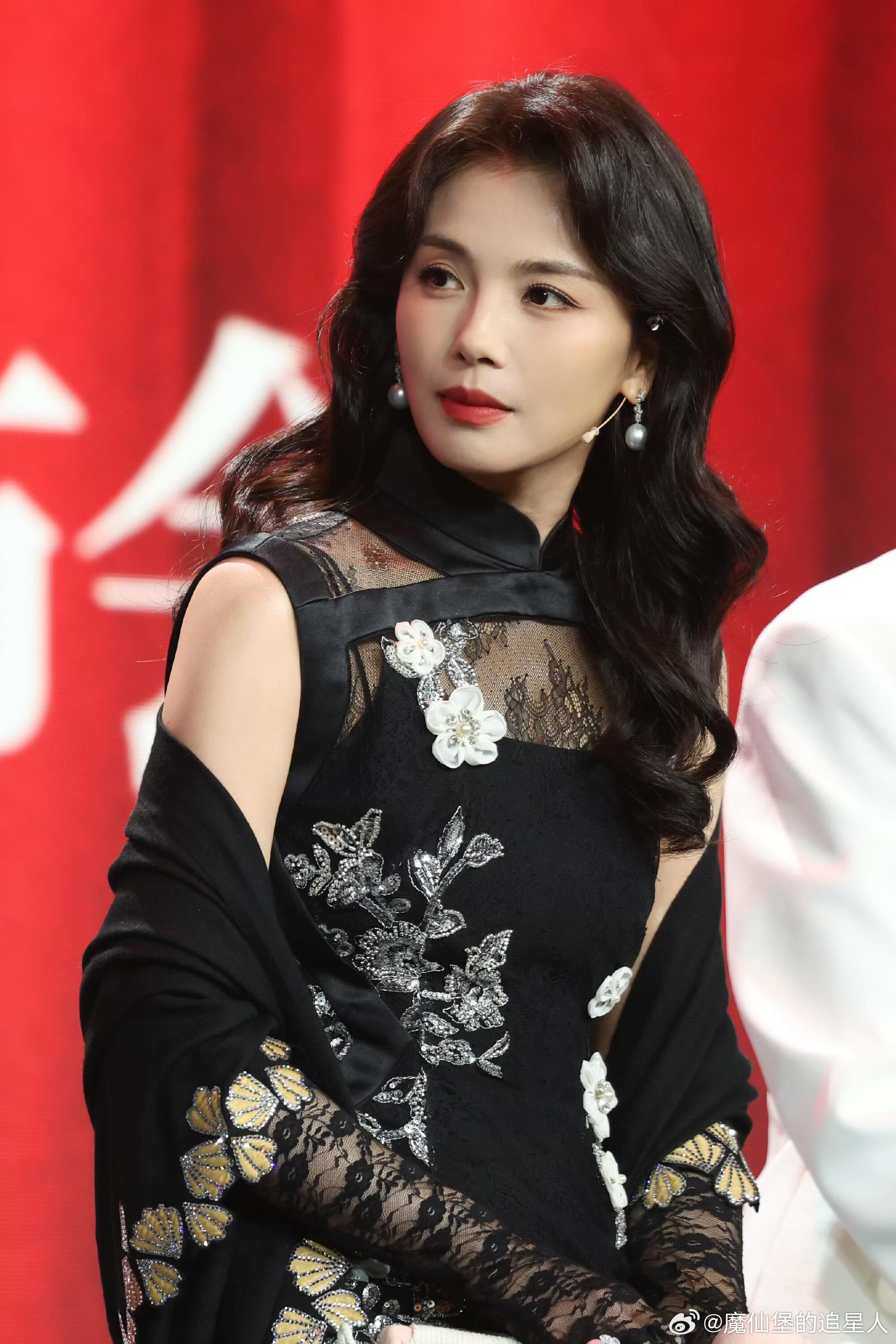 金鹤龙化的刘涛金鹤龙给刘涛化杏韵优雅大气妆 刘涛东方美人的权威我后知后觉！ 