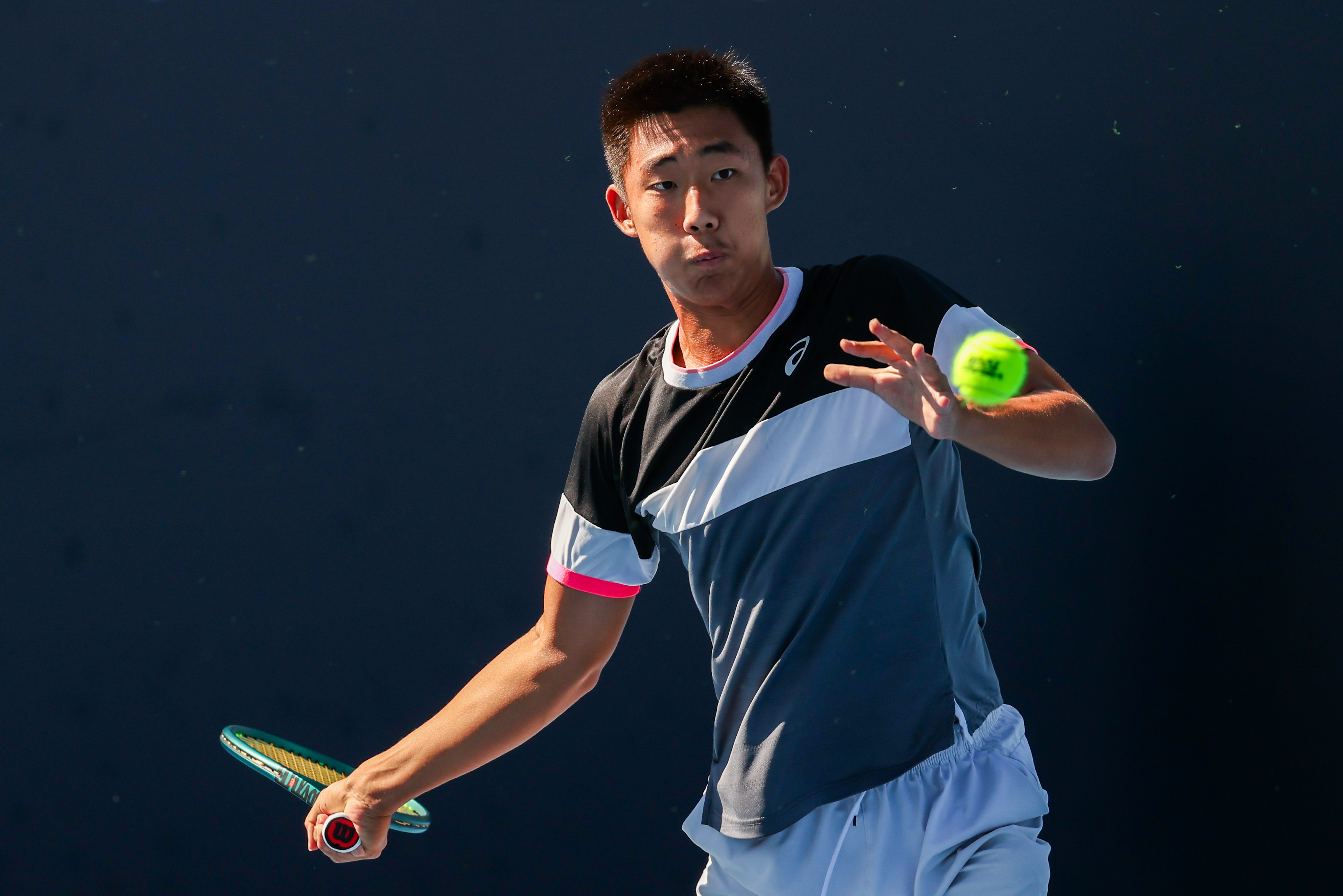 2025中网ITF青少年J300正赛第三日男子赛况播报：单打方面：2号种子叶戈尔