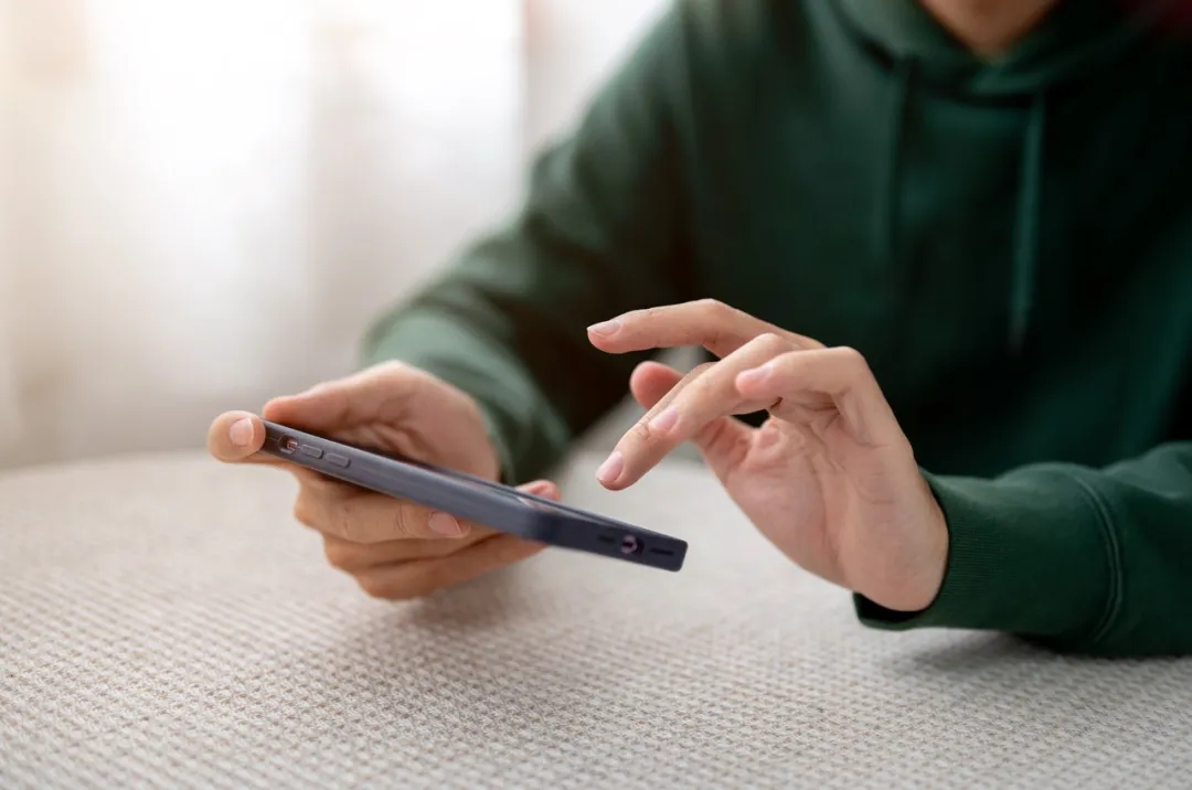 【#看视频开倍速可能伤害大脑# 】你平时刷剧、看网课会开倍速吗？当面对众多精彩内