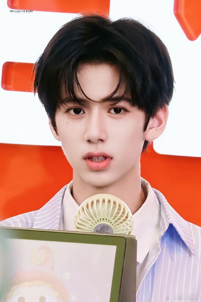 林子烨14岁已经超过180了林子烨昨天还在参加中考体测妈耶，完全理想型，也完全理