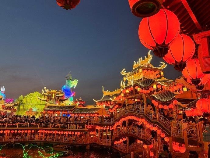 河南文旅又整新活！万岁山春节百元红包随机掉落，和NPC互动就能领，已经领8块，继