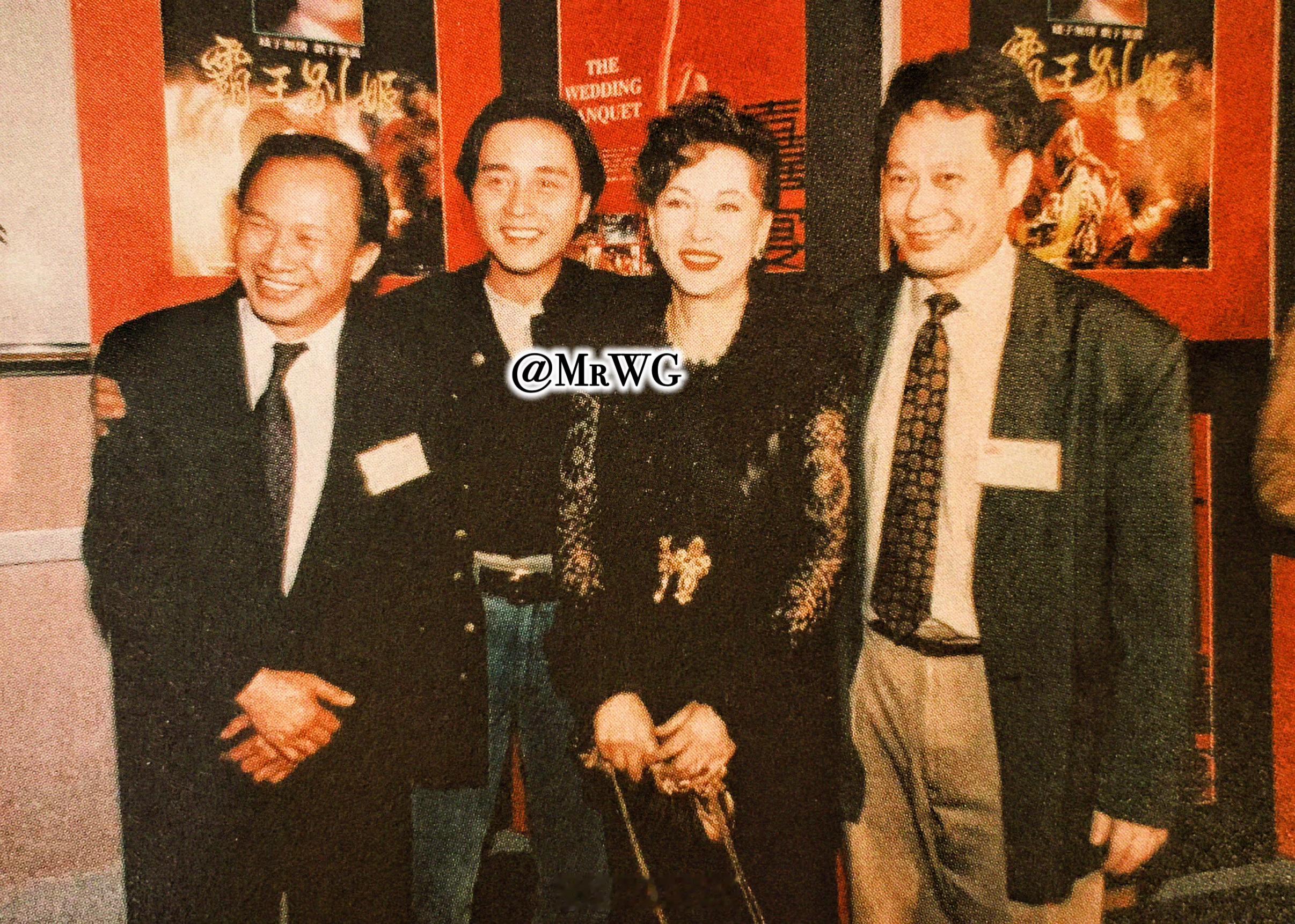 张国荣[超话]独家扫描 这张珍贵的合影，藏着那个美好时代华语电影的意气风发和曾经