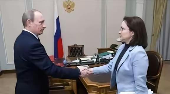 普京背后高人终于浮出水面。

这个人不是别人，就是俄罗斯的央行行长，纳比乌琳娜。