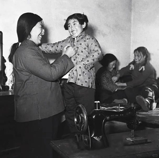过年穿新衣｜1954年
