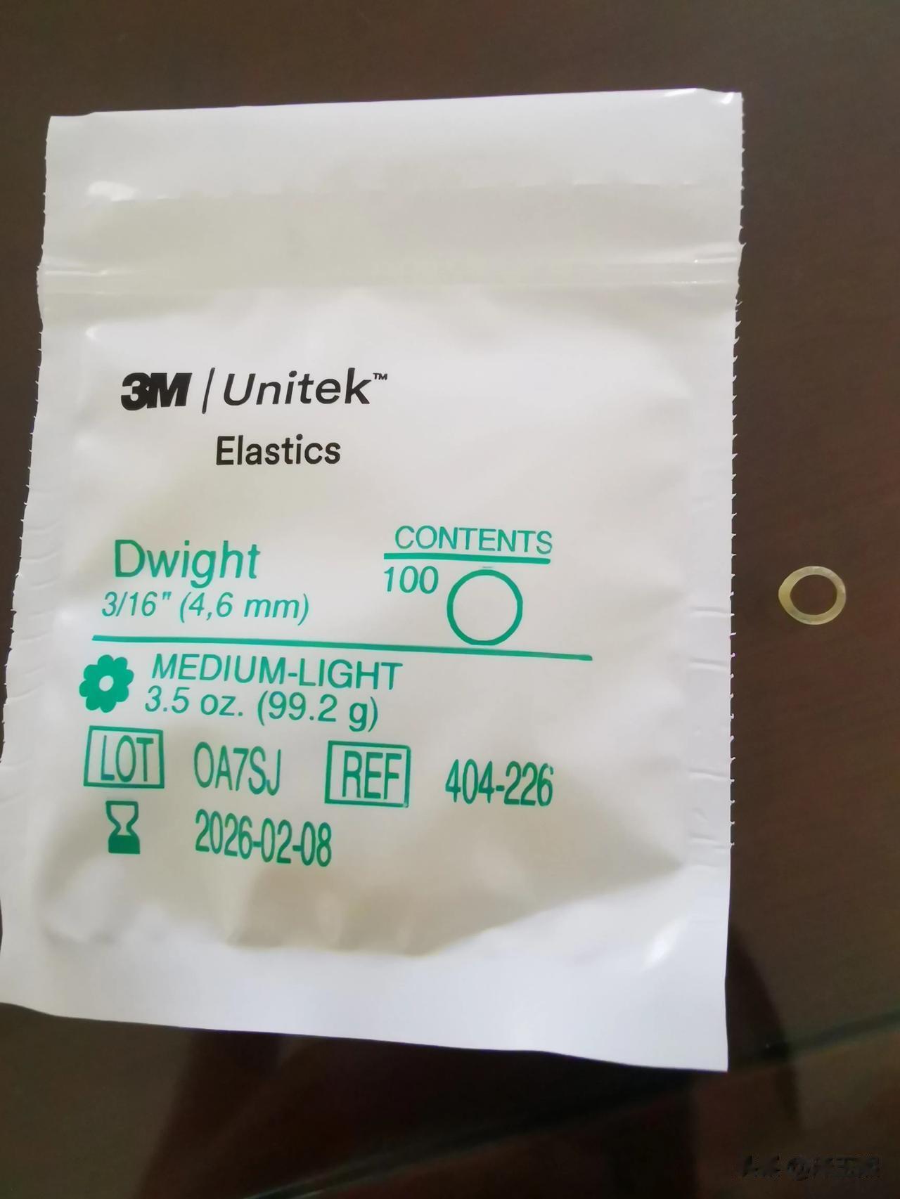制造大国有点打脸啊。
因为孩子牙齿不齐，在医院做了整形，带了牙箍，有两颗牙之间有