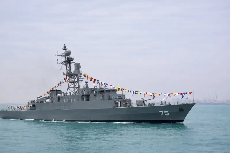 中东现场直击和中东局势 伊朗军舰遭袭101人失踪78人伤 一艘潜艇在斯里兰卡海岸