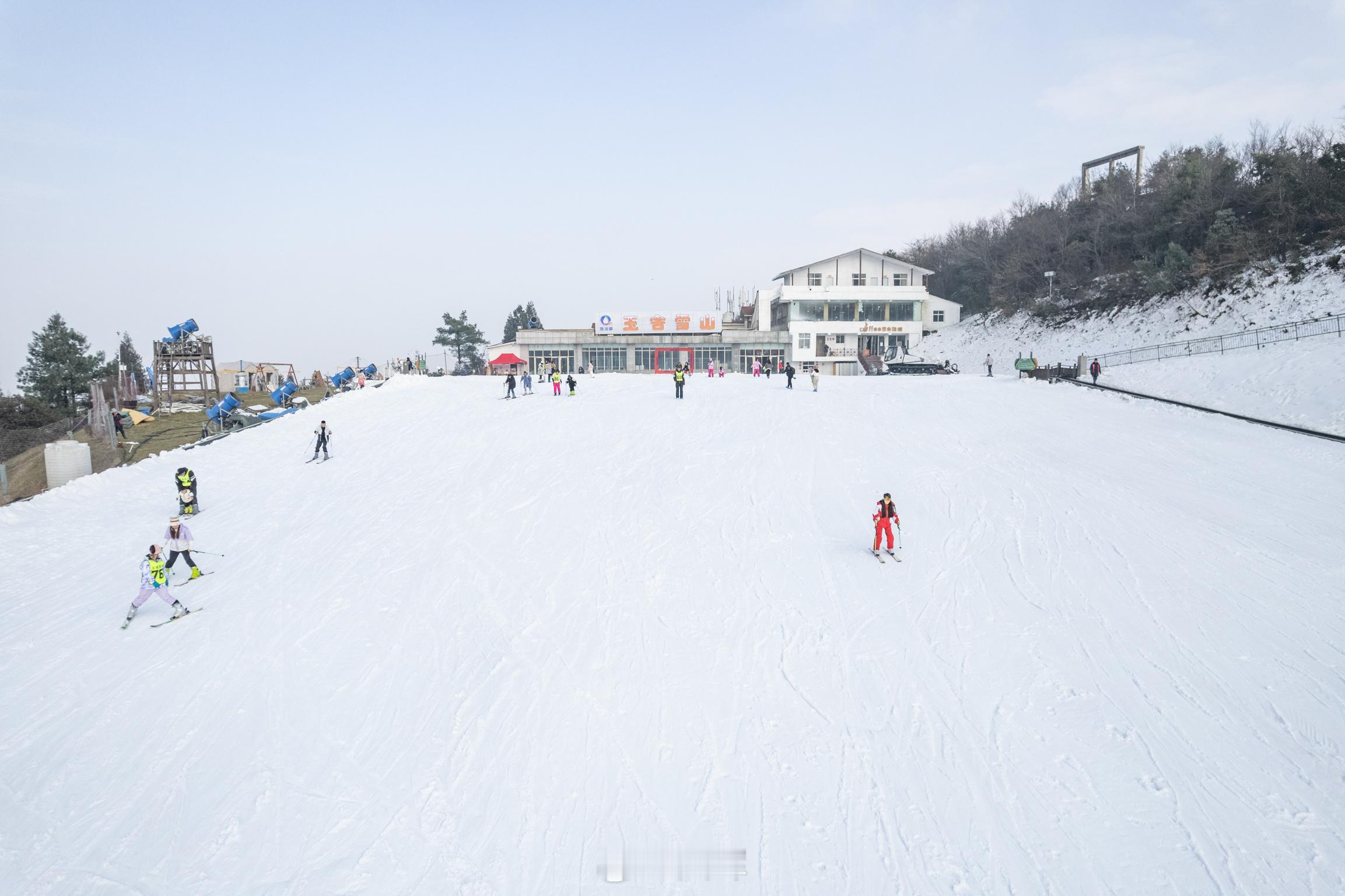 小雪外出穿衣指南 今日小雪，海南的天气也开始冷了，台风和冷空气的加持，穿短袖还是