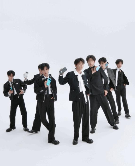 nova和时代少年团一起冲向盛夏 平时时代少年团路透里这七个人就随时随地互拍，手