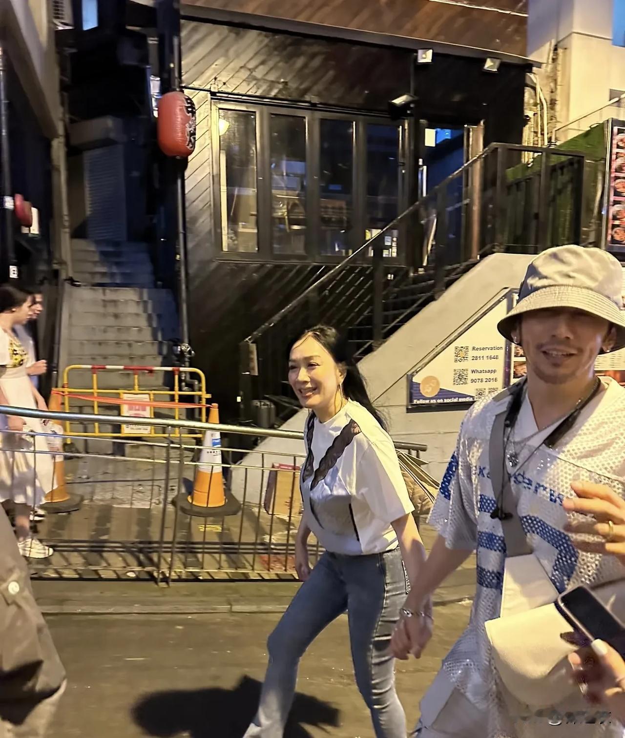 张伦硕以前和钟丽缇，还有他妈妈一起上的节目，记得里面还有秦昊伊能静，蔡少芬张晋一