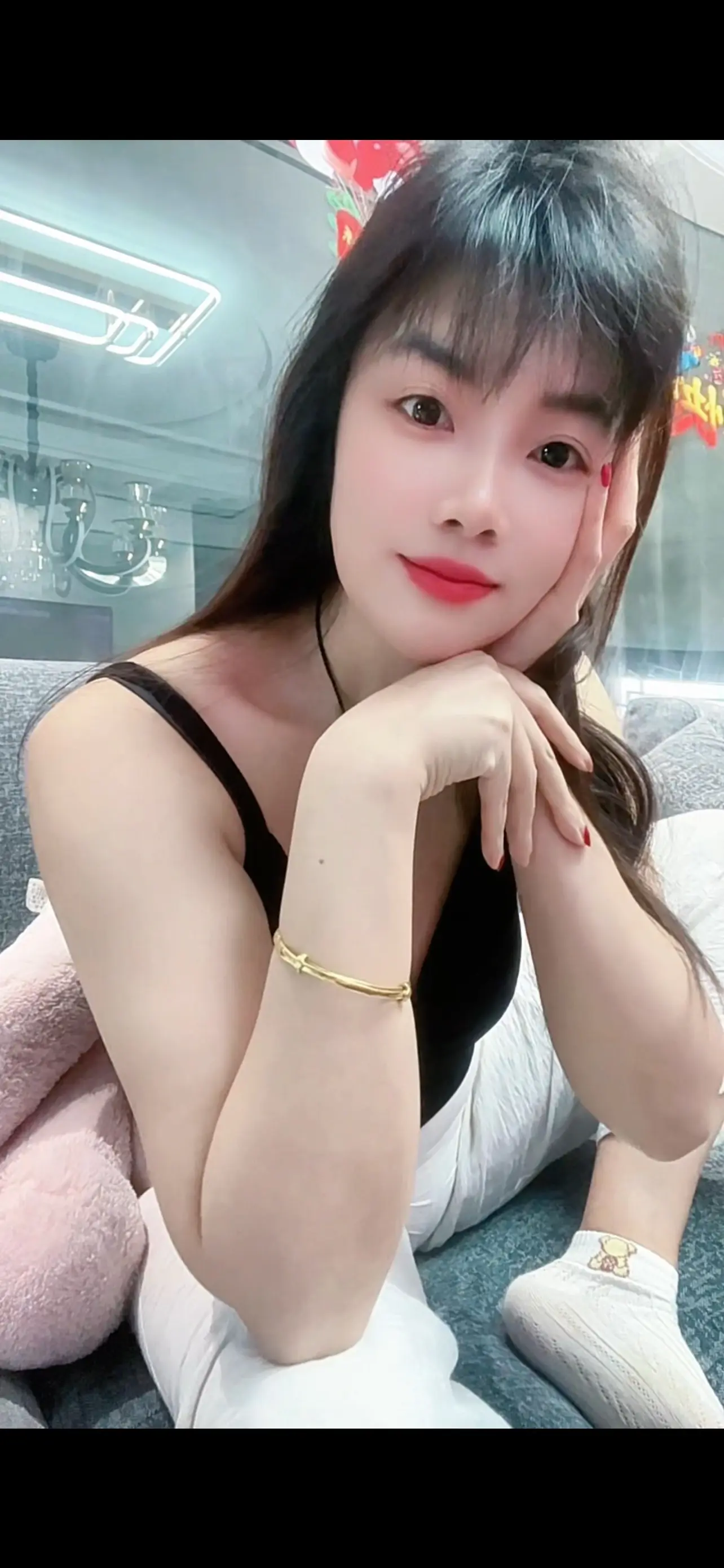 到了这个年纪，谁都不想再取悦了，人和人都互为镜子，无论是谁，你待我如何...