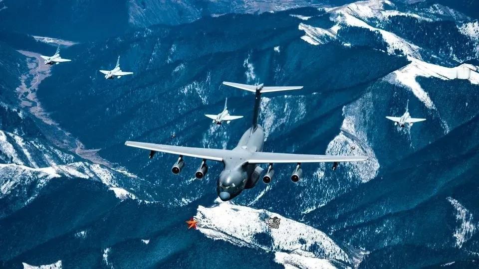 这些画面说明了什么？说明这已经是一支战略空军！
这是中国空军首次成建制、跨洲际投