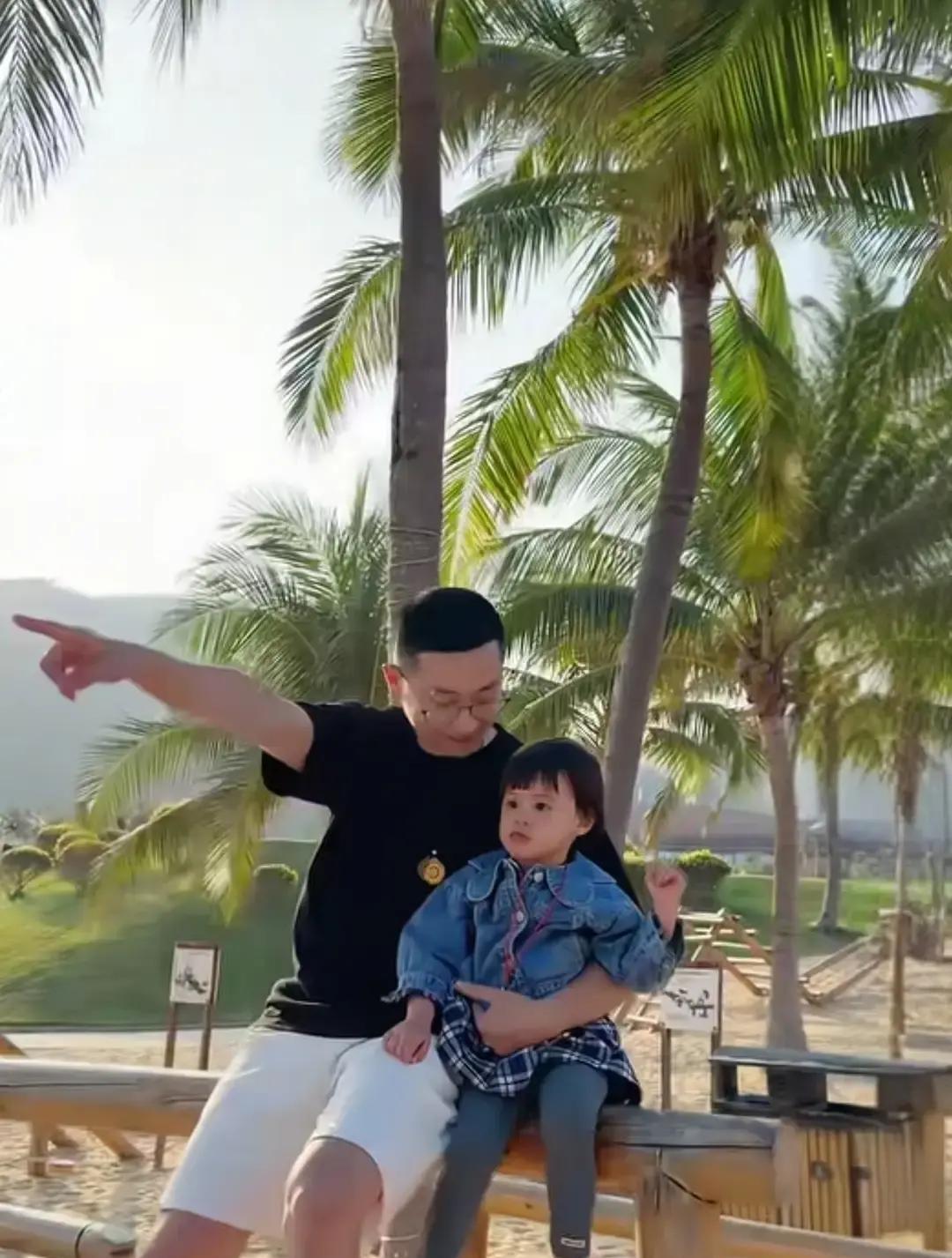 50万人的直播间，看一个单亲妈妈崩溃。
方青哭着喊，我只是想活下去。
刘凯鹏甩出