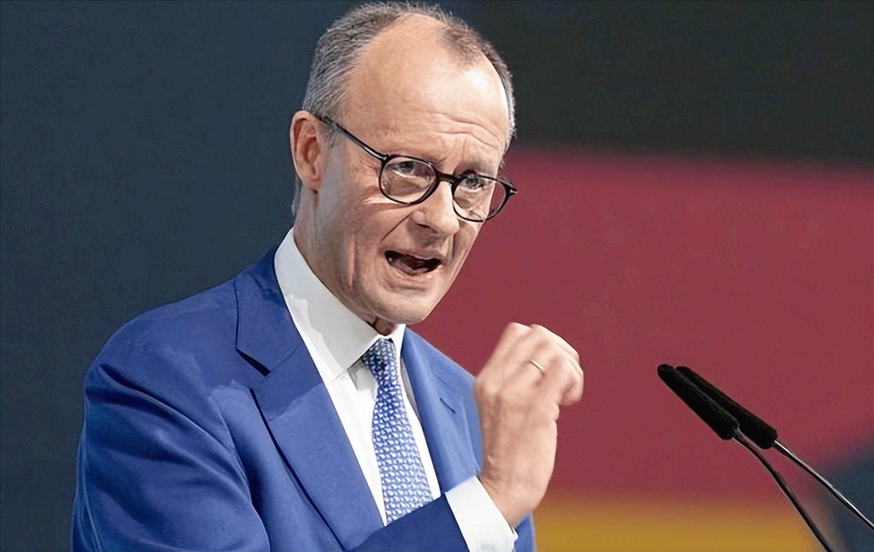 西方炒作的套路藏不住了，最近德国总理默茨一口咬定普京想恢复苏联，俄罗斯要打北约，