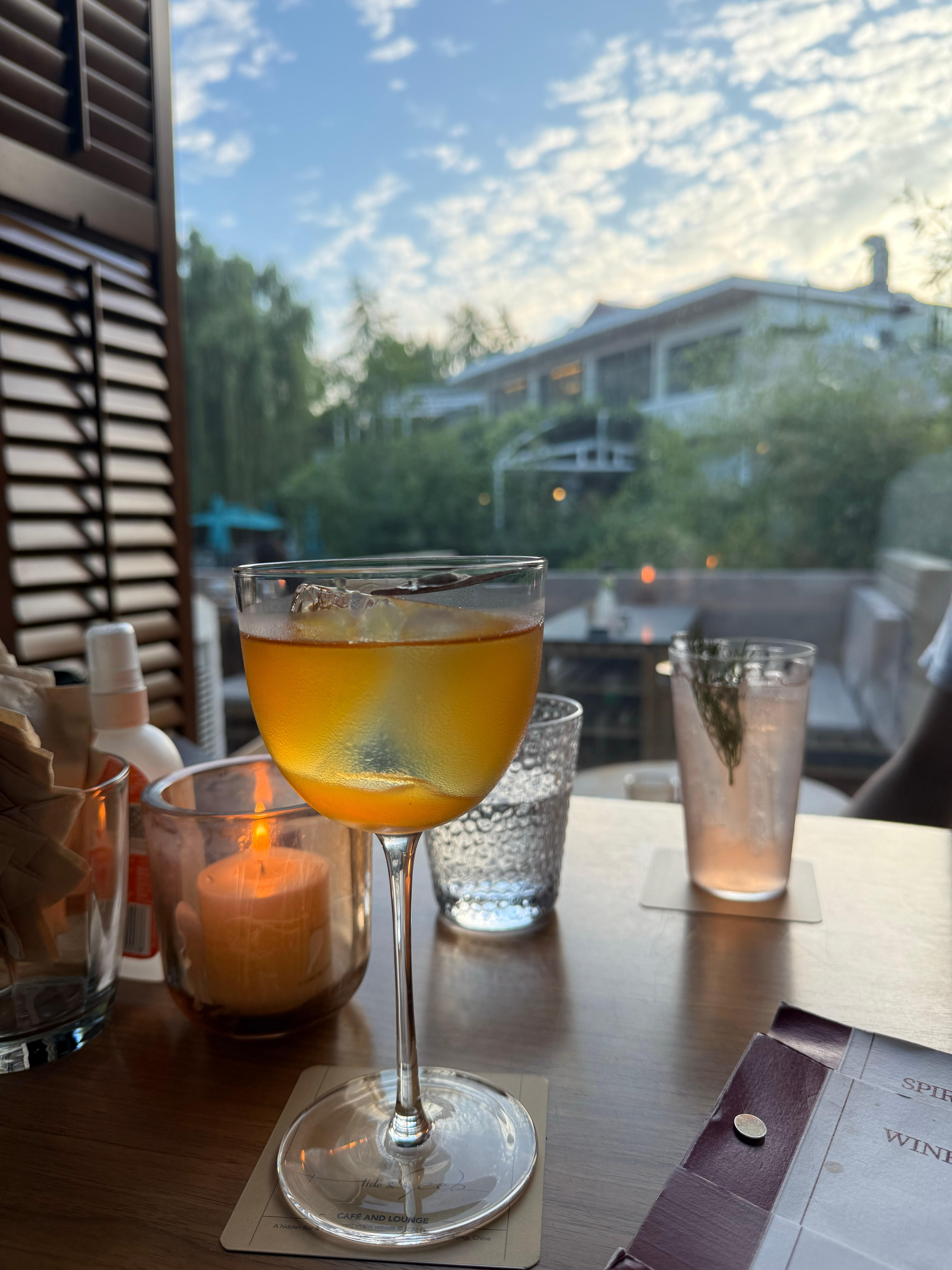 又找到一家宝藏店 好舒服！昨天本想美美品鉴🍷结果喝的太实在吐了5次[微笑]我真